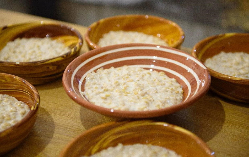 Kofto - Gastronomy Tours close-up of plates with Greek “kofto’ foods