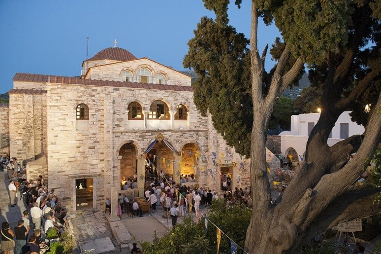Paros, Festival of The Virgin Mary the Ekatontapiliani - Gastronomy Tours people outside at the Church of Virgin Mary the Ekatontapiliani that commemorate