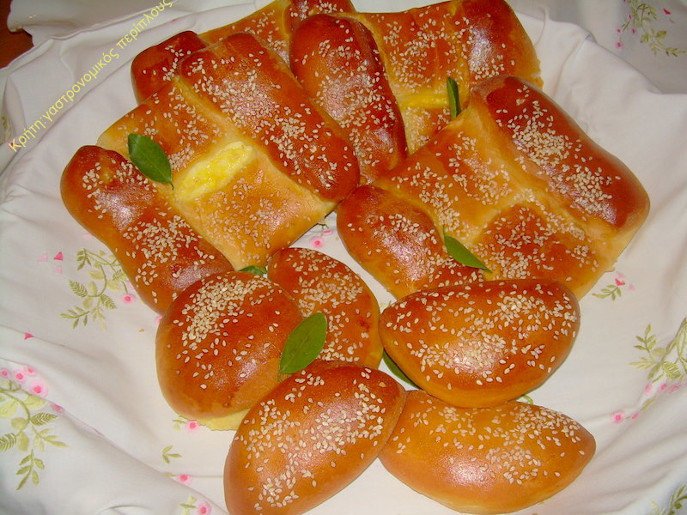 Kalitsounia - Gastronomy Tours close-up of sweet Greek ‘kalitsounia’ like small cheese pies baked in oven