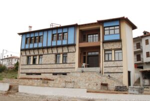 front view of 'Dio Fili' winery with one floor