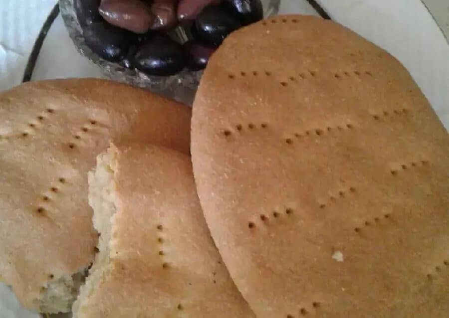 Platetsi - Gastronomy Tours Greek ‘platetsi’ bread is based on wheat flour and pure olive oil