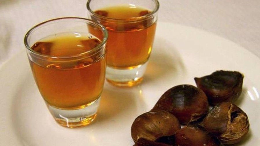 Rakomelo - Gastronomy Tours Glasses with brown Greek ‘Rakomelo’