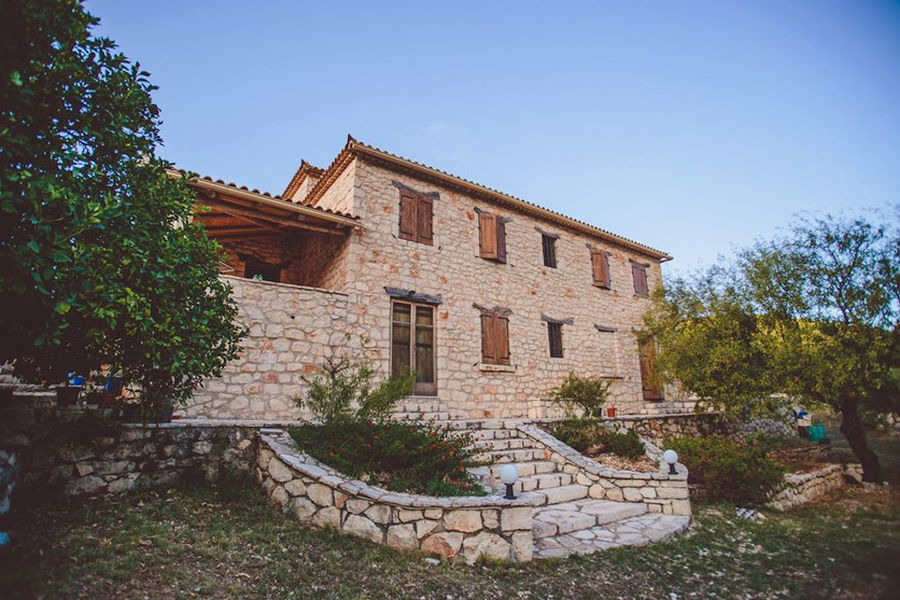 Premium Wine Tasting at Goumas Estate – Art & Wine