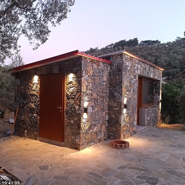 Live Beehive Experience in Plomari Lesvos – Biomeraki