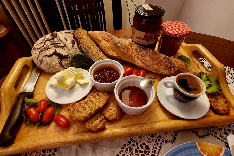 Wake Up in Thessaloniki: A Jazz-Infused Greek Breakfast with Dionisis - Gastronomy Tours Wake Up in Thessaloniki: A Jazz-Infused Greek Breakfast with Dionisis