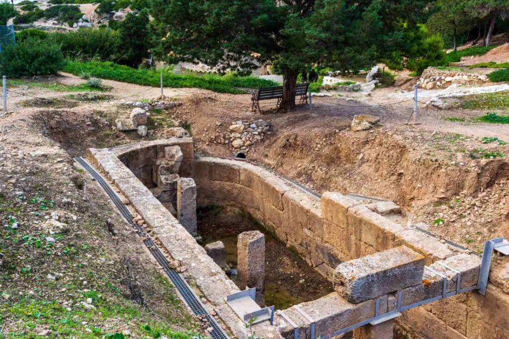 Archaeological Site of Heraion Perachora - Melagavi Lighthouse - Gastronomy Tours ydragogeio 2 orig 1 1 - Gastronomy Tours